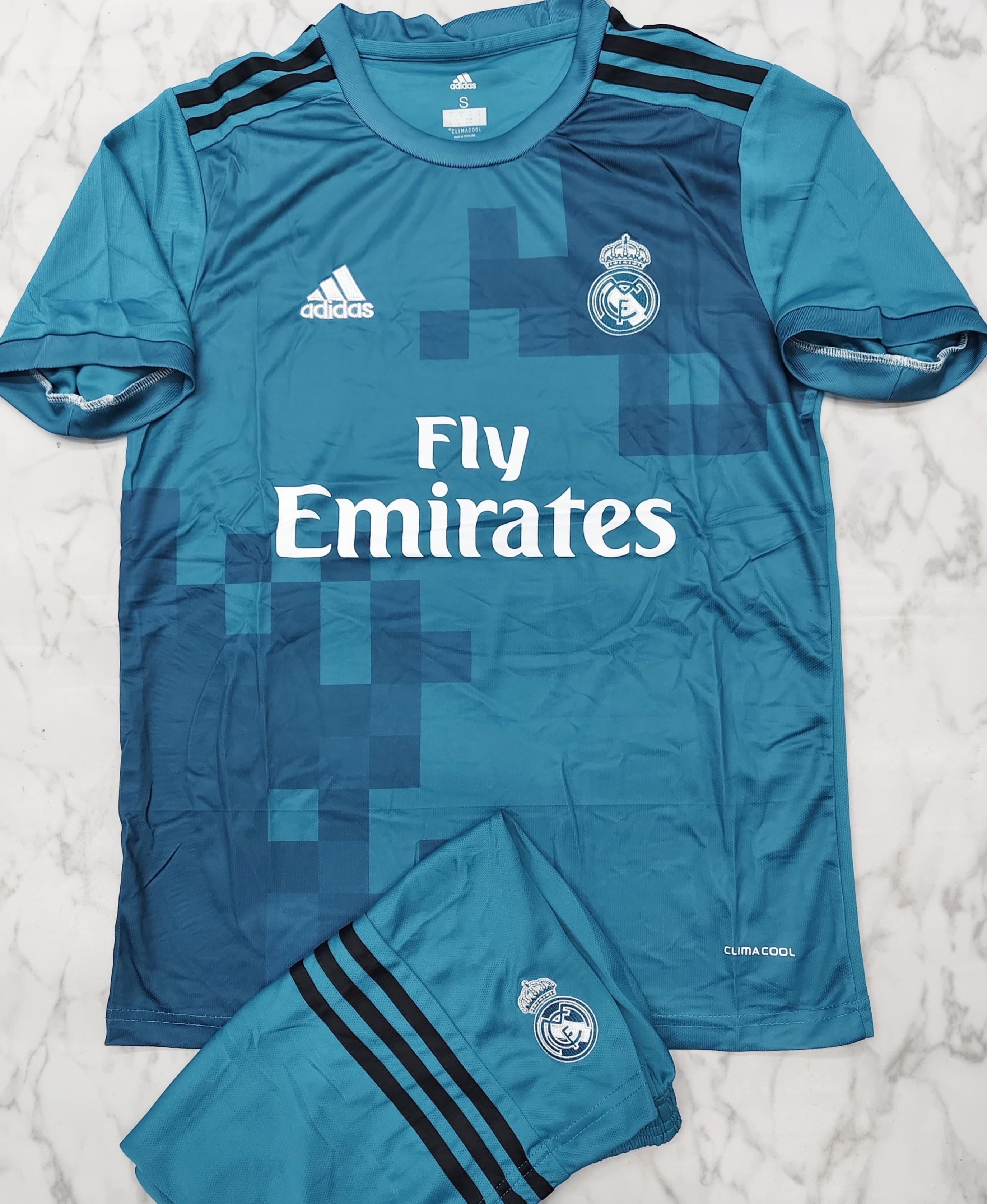 Real Madrid 2017/18 - Retro Jersey Kit