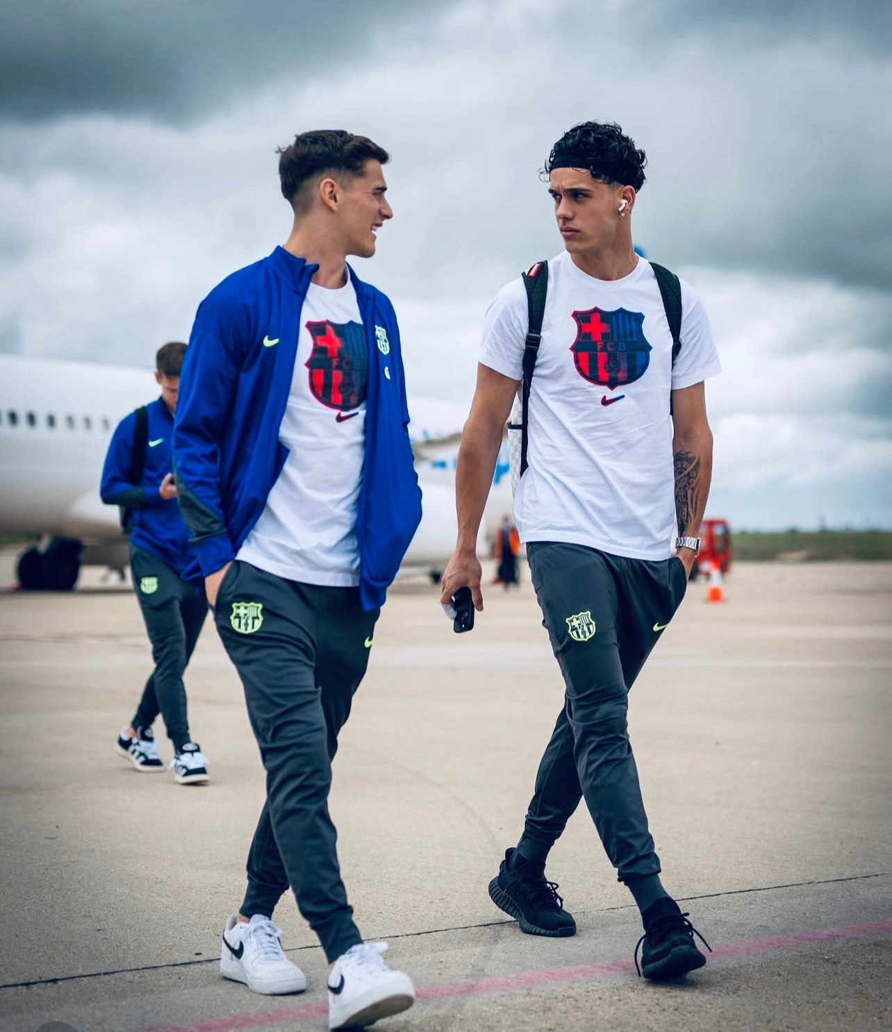 Barcelona F.C Travel Graphic Tee (Unisex)